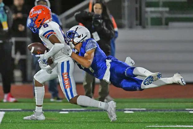 South San Francisco’s Darren Miller (7) leaps to knock the ball from the hands of Santa Teresa’s Kayin Lawson (6) while trying to make a catch in the first quarter of their CCS Division V high school football championship game at MacDonald High School in San Jose, Calif., on Saturday, Nov. 25, 2023. South San Francisco defeated Santa Teresa 13-7. (Jose Carlos Fajardo/Bay Area News Group) 