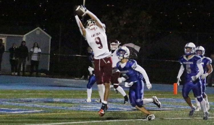 Colusa tight end Isaiah Travis makes a TD catch against South City. (Terry Bernal/Daily Journal)